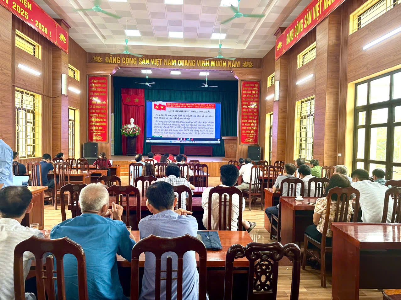TỐNG TRÂN TỔ CHỨC HỘI NGHỊ TRỰC TUYẾN HỌC TẬP, QUÁN TRIỆT NGHỊ QUYẾT TRUNG ƯƠNG KHÓA XIV