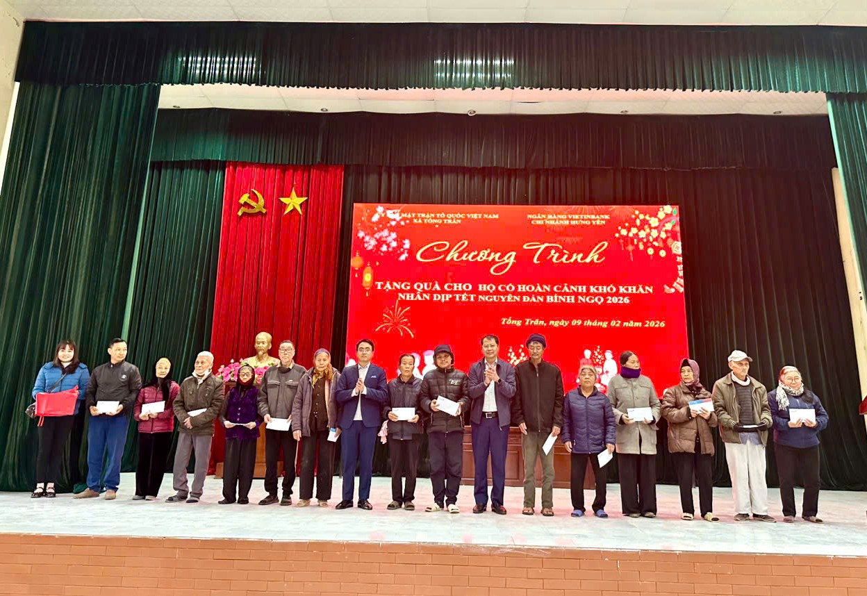 XÃ TỐNG TRÂN TỔ CHỨC CHƯƠNG TRÌNH TẶNG QUÀ TẾT CHO HỘ CÓ HOÀN CẢNH KHÓ KHĂN