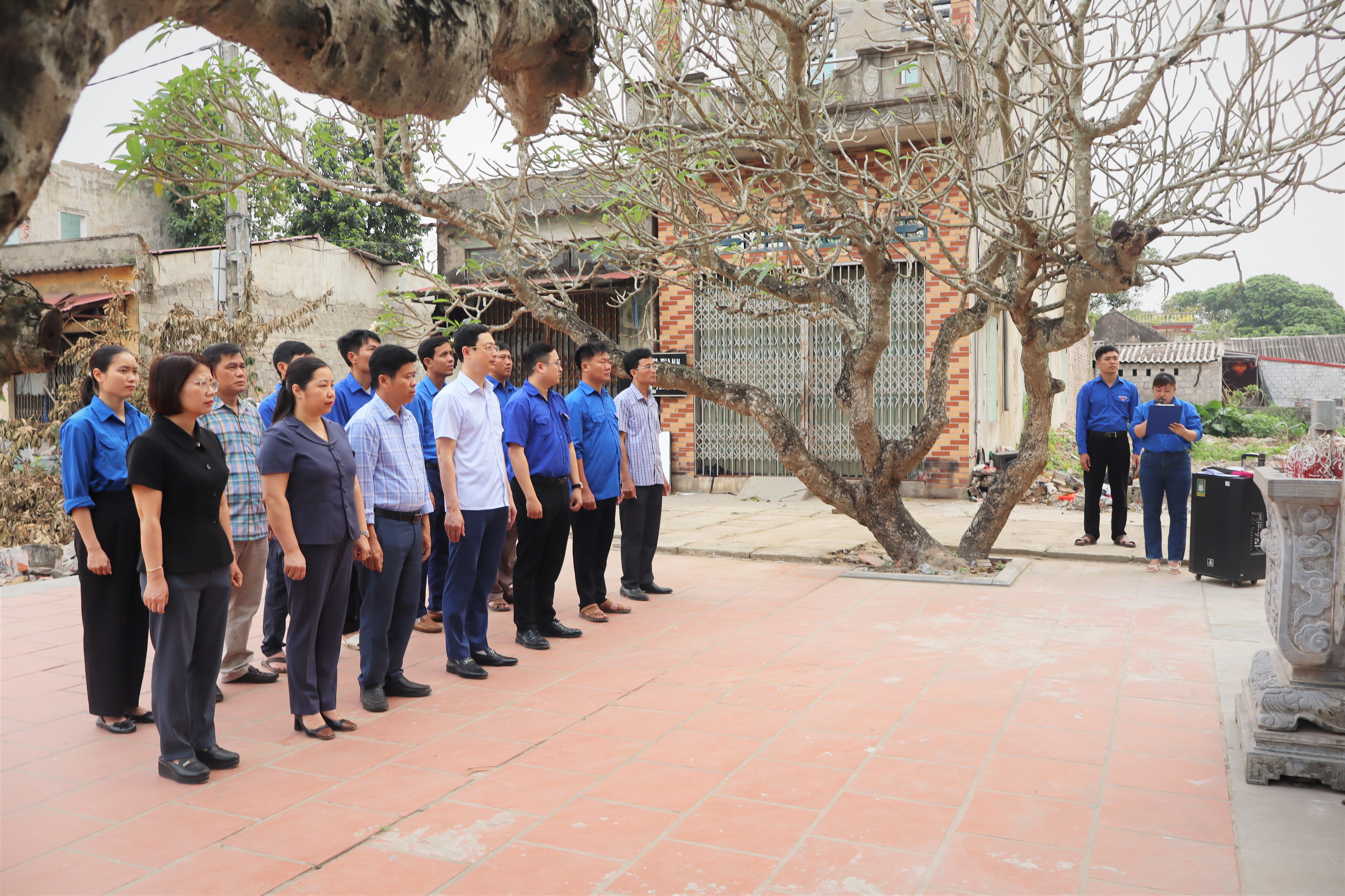 TUỔI TRẺ XA TỐNG TRÂN DÂNG HƯƠNG, BÁO CÔNG NHÂN KỶ NIỆM 95 NĂM NGÀY THÀNH LẬP ĐOÀN