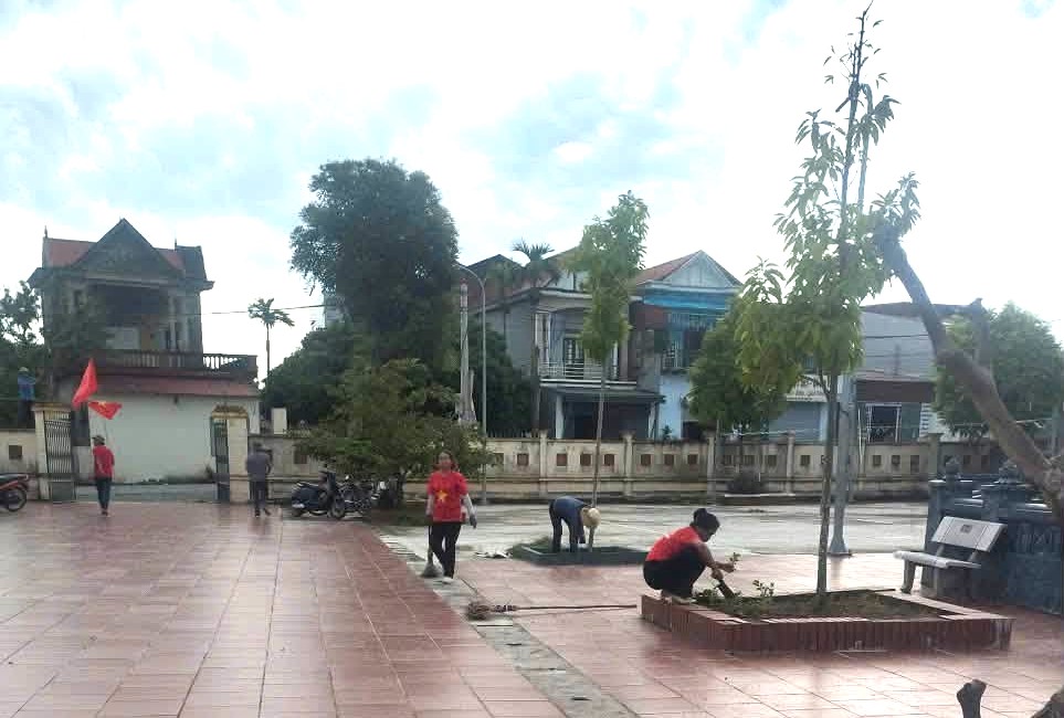CÁC THÔN TRÊN ĐỊA BÀN XÃ TỐNG TRÂN ĐỒNG LOẠT RA QUÂN “NGÀY CHỦ NHẬT XANH” CHÀO MỪNG QUỐC KHÁNH 2/9
