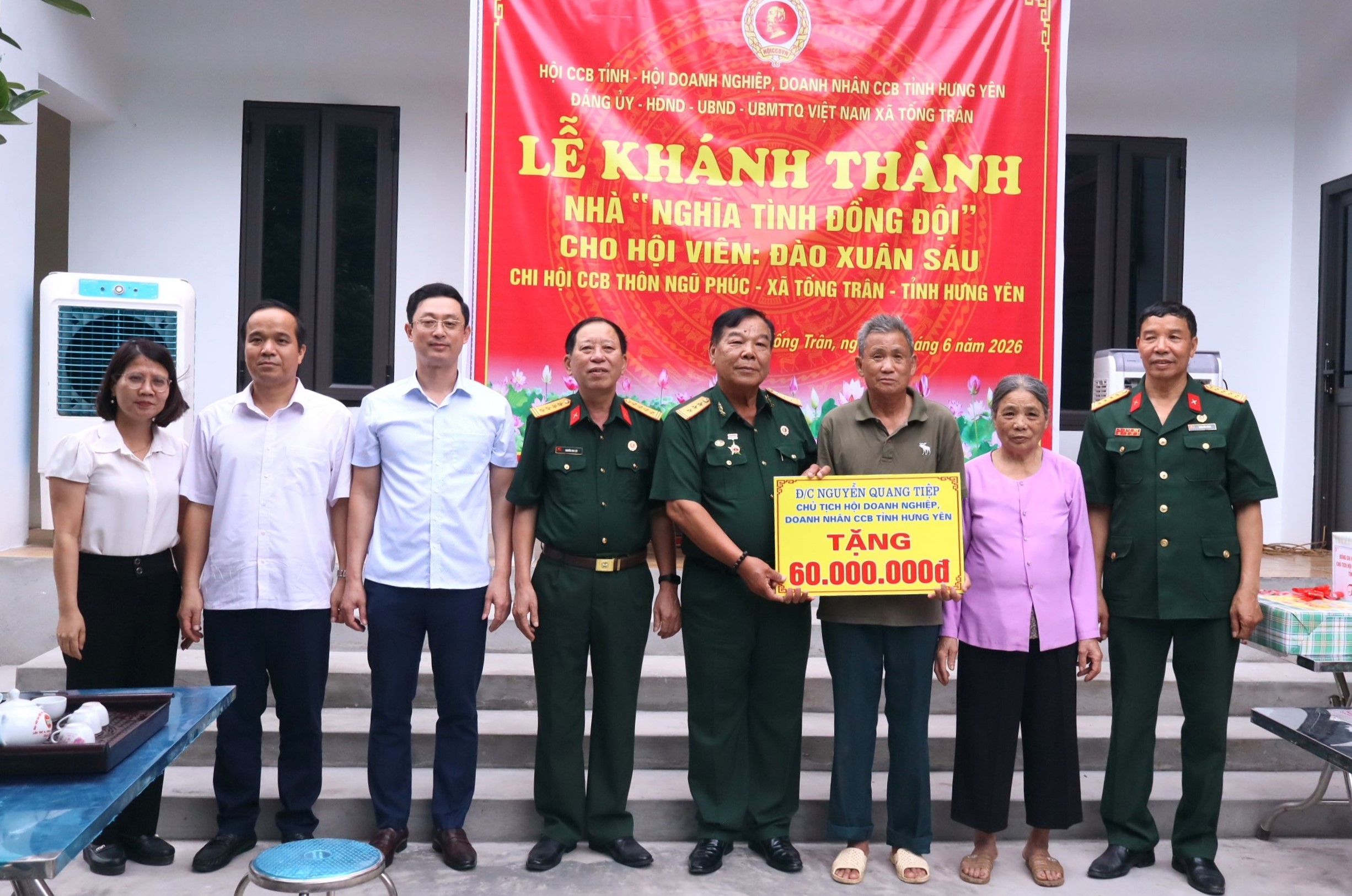 XÃ TỐNG TRÂN: BÀN GIAO NHÀ “NGHĨA TÌNH ĐỒNG ĐỘI” CHO HỘI VIÊN CỰU CHIẾN BINH ĐÀO XUÂN SÁU