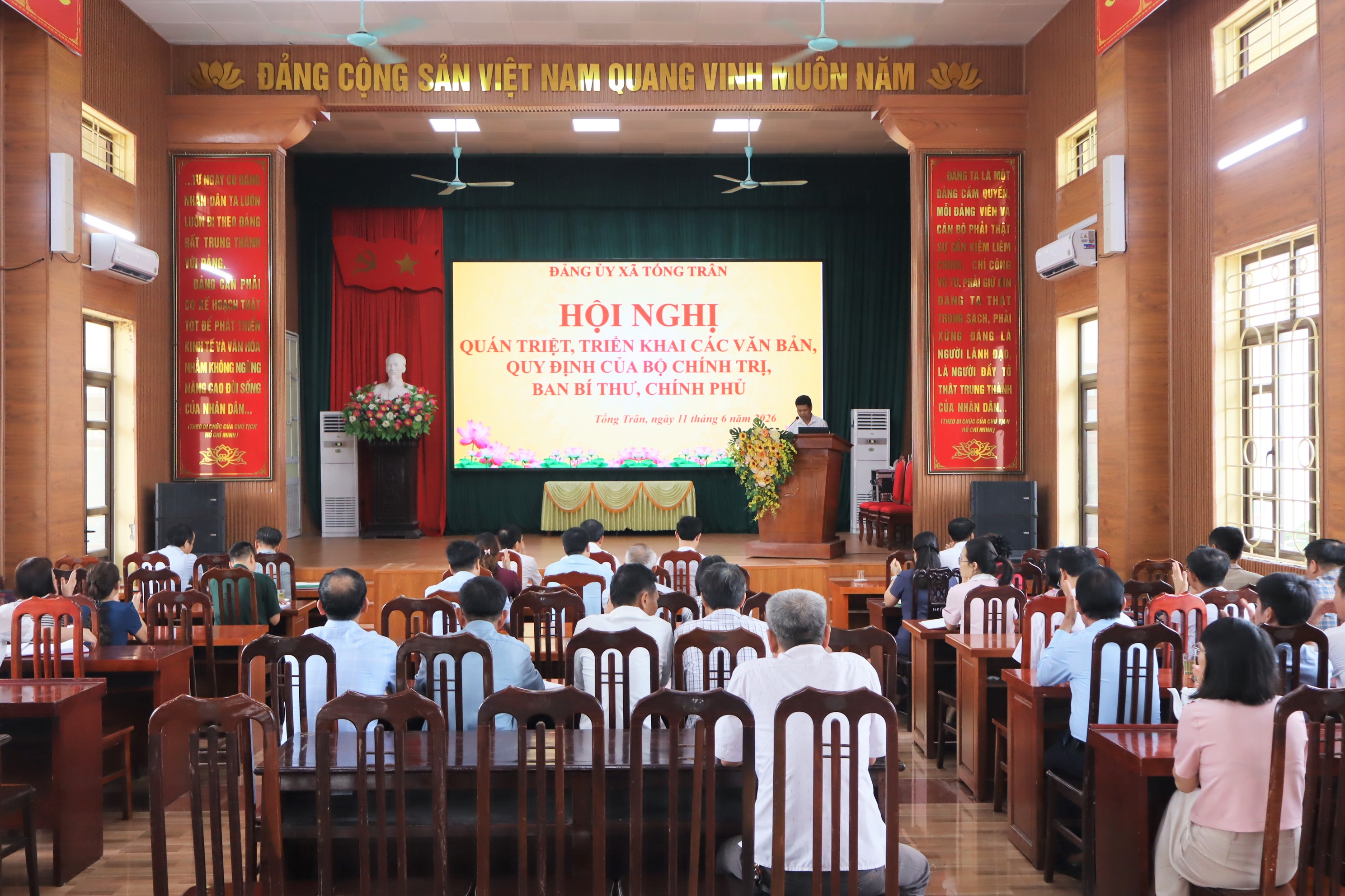 ĐẢNG ỦY XÃ TỐNG TRÂN TỔ CHỨC HỘI NGHỊ QUÁN TRIỆT CÁC QUY ĐỊNH CỦA BỘ CHÍNH TRỊ, SƠ KẾT 01 NĂM VẬN HÀNH CHÍNH QUYỀN ĐỊA PHƯƠNG 2 CẤP VÀ CÔNG TÁC XÂY DỰNG ĐẢNG 6 THÁNG ĐẦU NĂM 2026