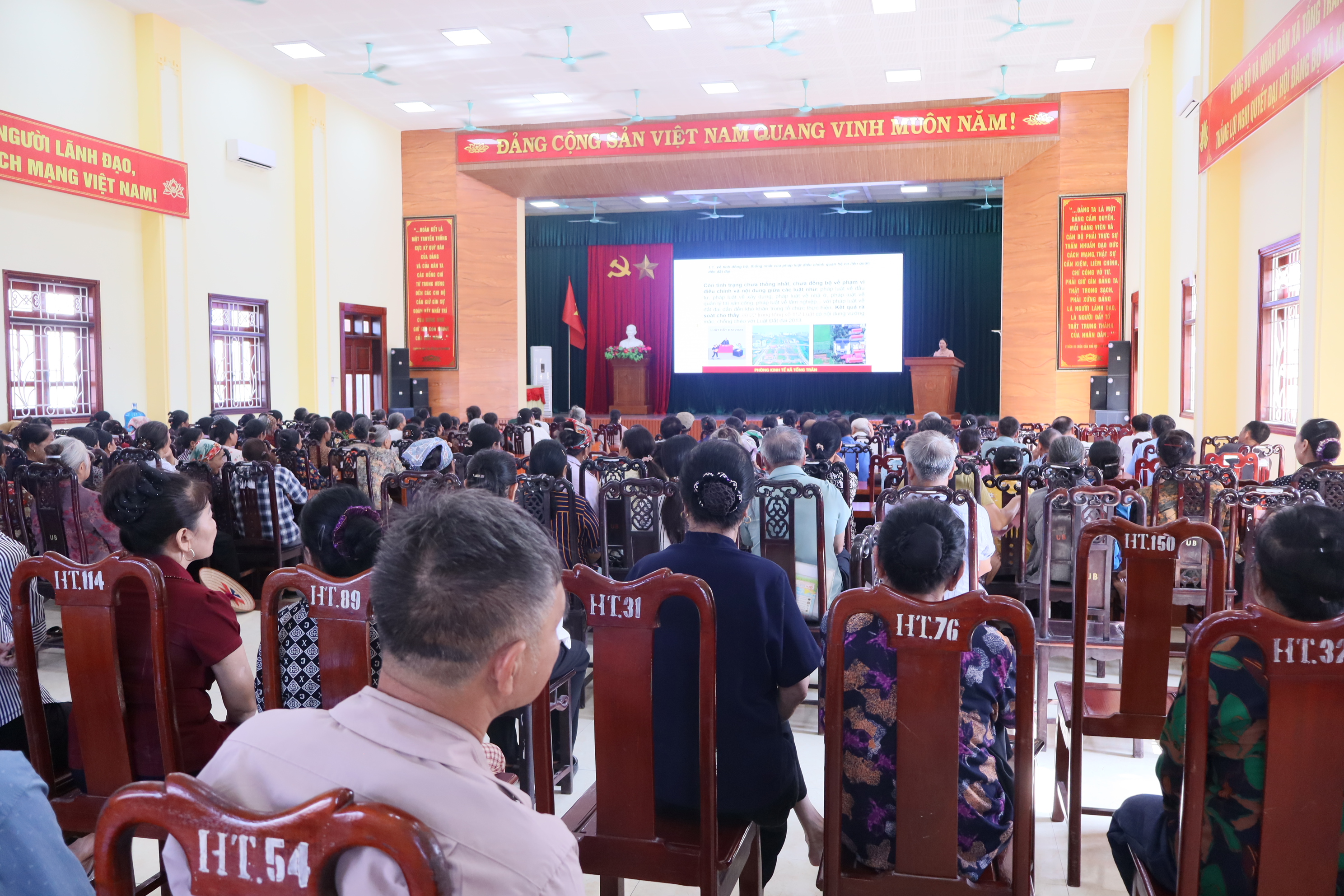 XÃ TỐNG TRÂN TIẾP TỤC TRIỂN KHAI HỘI NGHỊ TUYÊN TRUYỀN PHÁP LUẬT VỀ ĐẤT ĐAI, BẢO VỆ MÔI TRƯỜNG VÀ PHÂN LOẠI RÁC THẢI HỮU CƠ TẠI HỘ GIA ĐÌNH