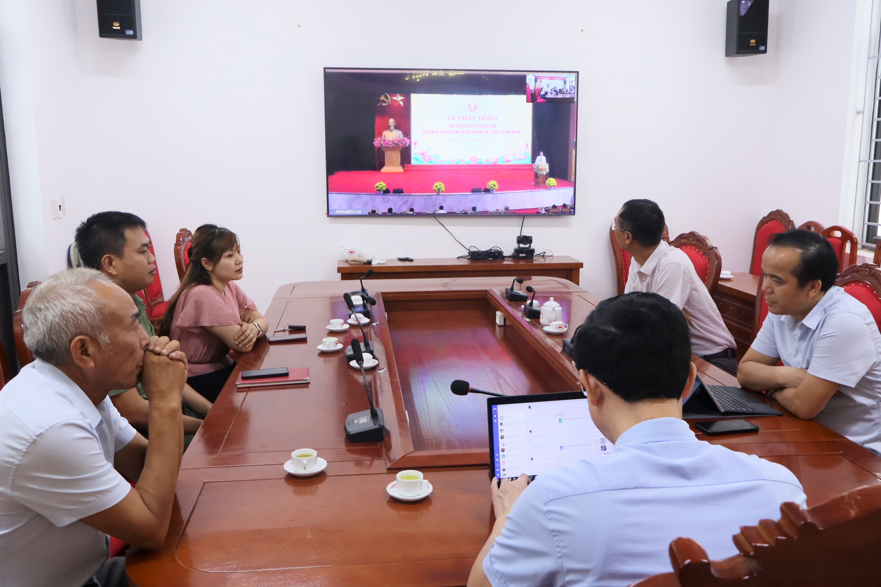 XÃ TỐNG TRÂN THAM DỰ HỘI NGHỊ TRỰC TUYẾN LỄ PHÁT ĐỘNG PHONG TRÀO THI ĐUA QUYẾT TÂM THỰC HIỆN THẮNG LỢI MỤC TIÊU TĂNG TRƯỞNG BỀN VỮNG “2 CON SỐ” GIAI ĐOẠN 2026 – 2030