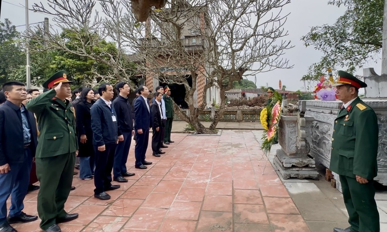 ĐOÀN LÃNH ĐẠO XÃ TỐNG TRÂN DÂNG HƯƠNG TẠI ĐỀN LA TIẾN VÀ NGHĨA TRANG LIỆT SĨ TAM ĐA HƯỚNG TỚI NGÀY BẦU CỬ ĐẠI BIỂU QUỐC HỘI VÀ HĐND CÁC CẤP