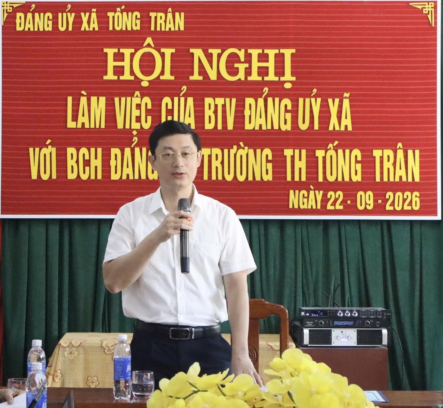 Đảng ủy xã Tống Trân trao đổi, tháo gỡ khó khăn trong hoạt động của Trường Tiểu học Tống Trân