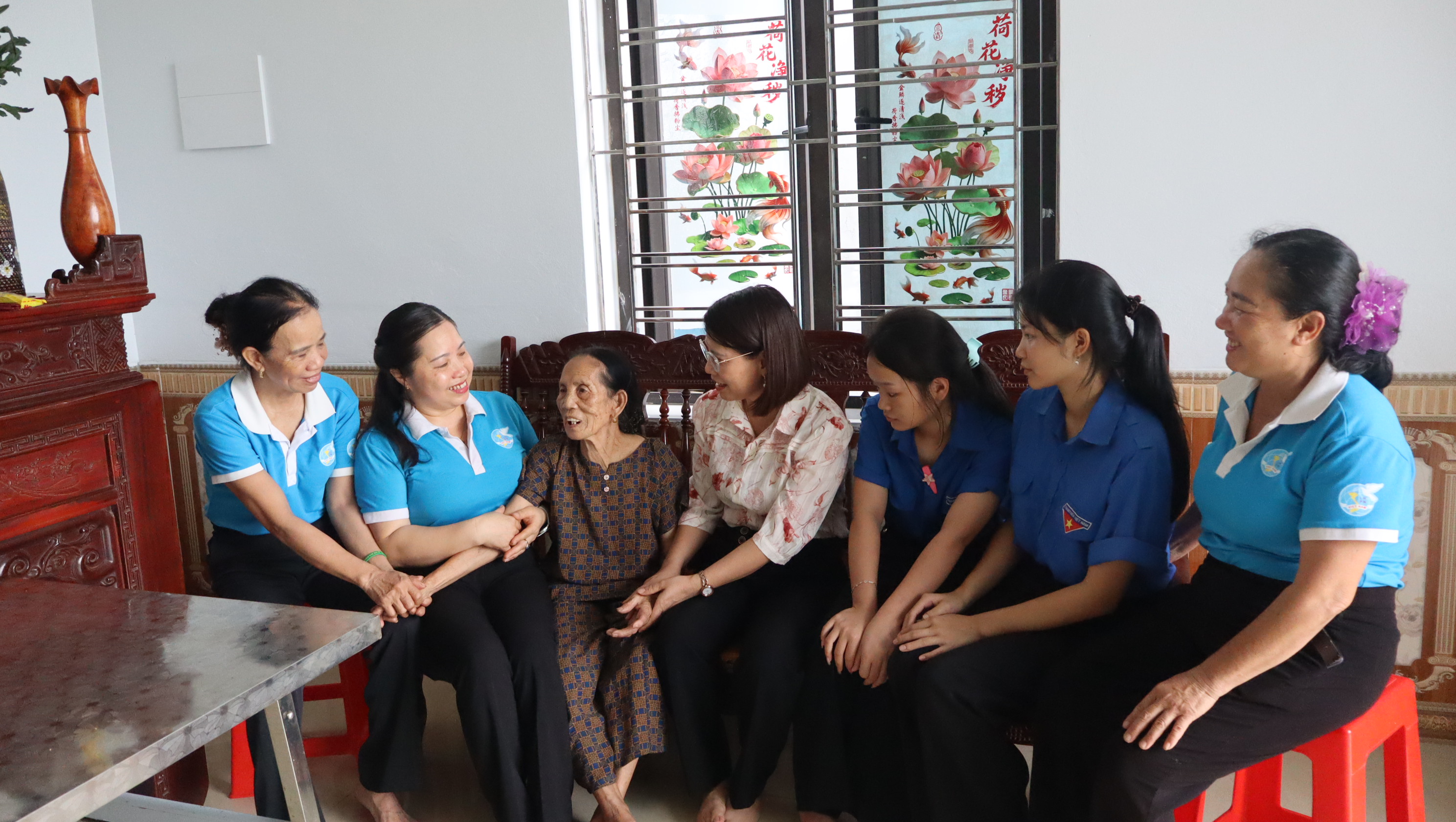 Ấm áp “Bữa cơm tri ân” bên Mẹ Việt Nam anh hùng