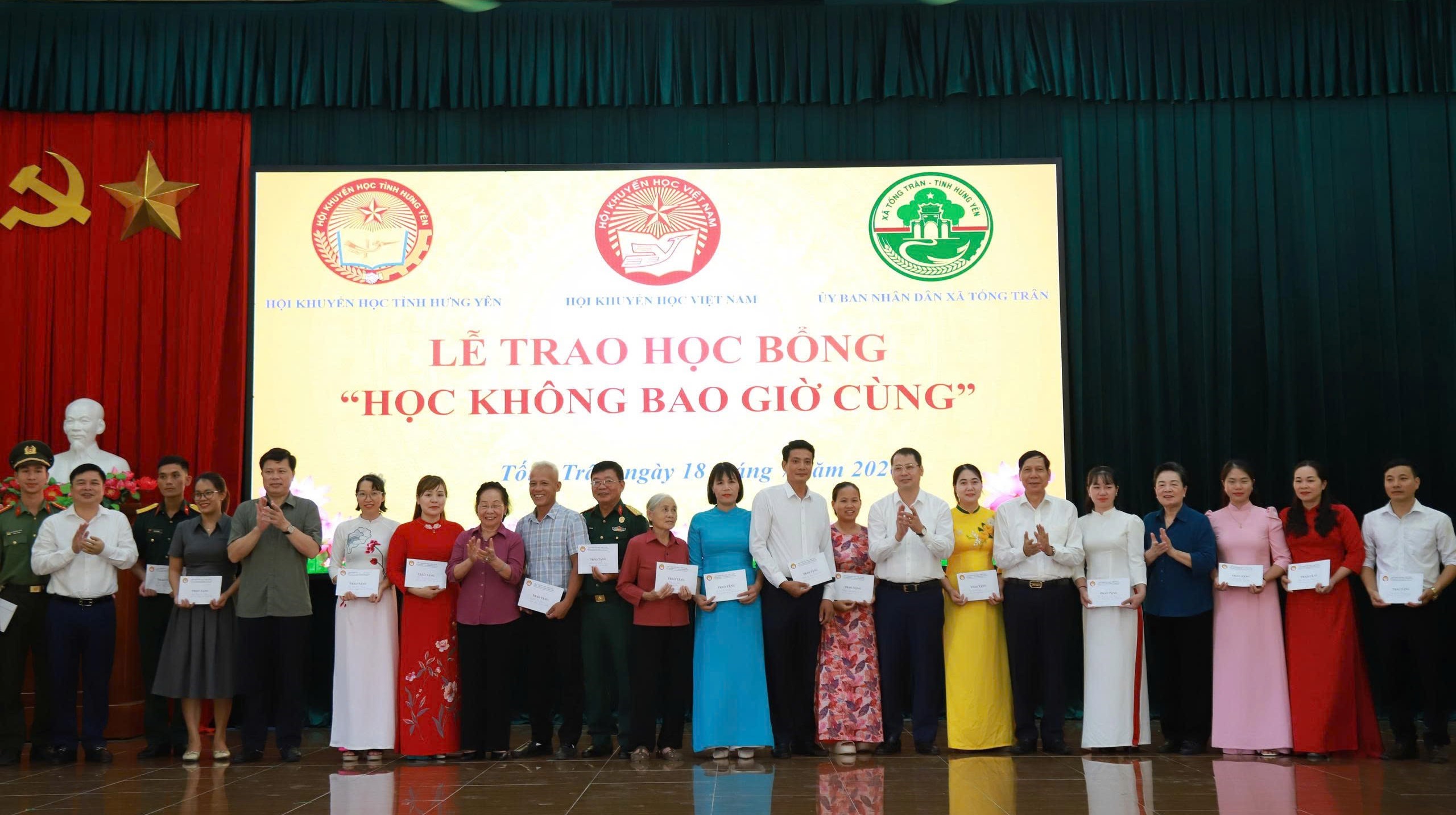 Xã Tống Trân tổ chức Chương trình trao học bổng “Học không bao giờ cùng”