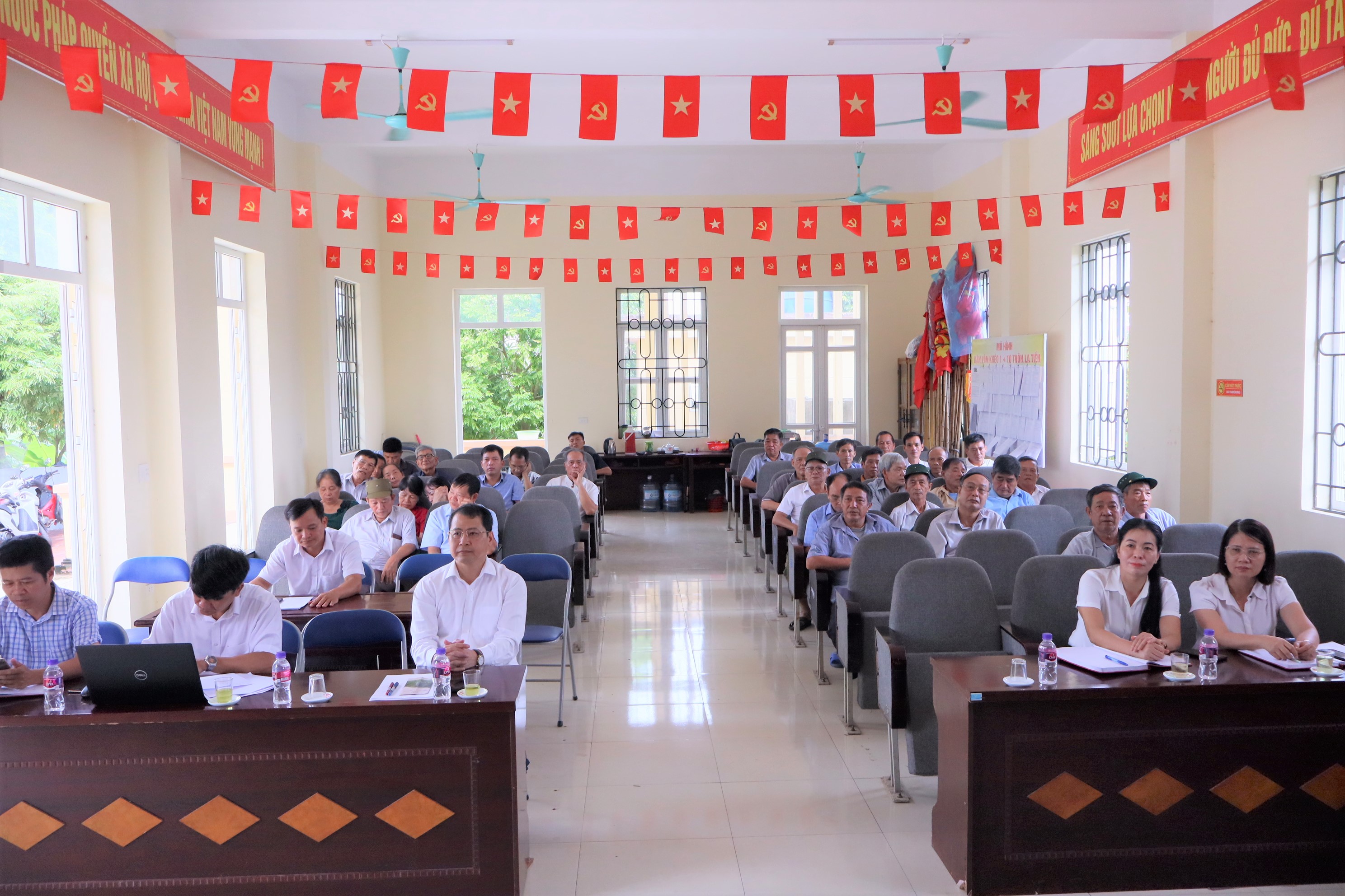 Chi bộ thôn La Tiến tổ chức sinh hoạt thường kỳ tháng 8 năm 2026