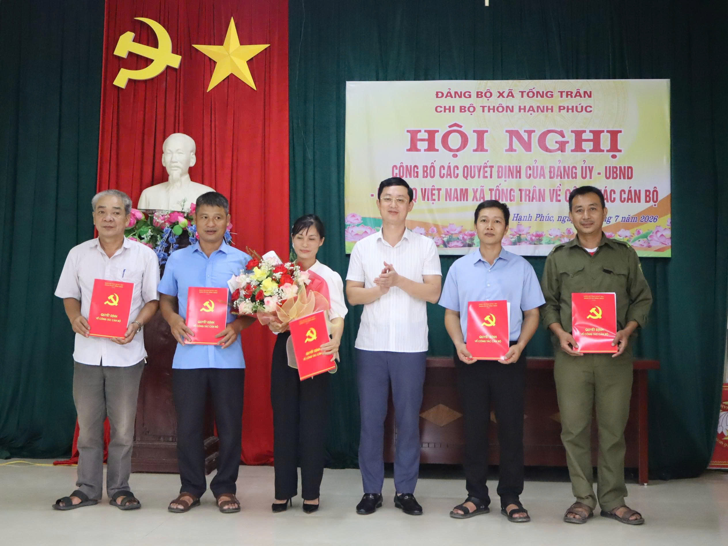 Chi bộ thôn Hạnh Phúc, xã Tống Trân tổ chức Hội nghị công bố các quyết định về công tác tổ chức, cán bộ và sinh hoạt Chi bộ tháng 7 năm 2026