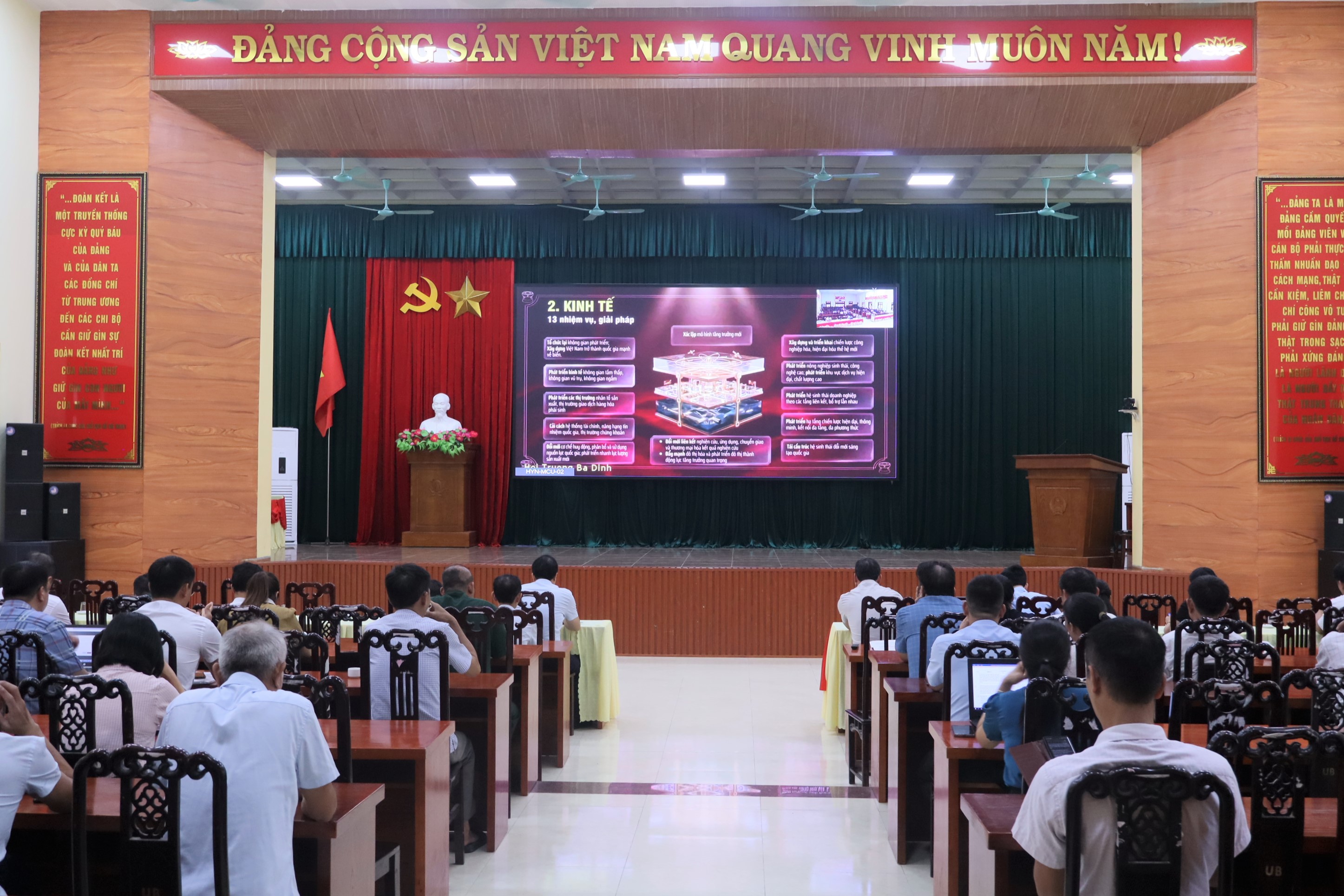 Xã Tống Trân tham dự Hội nghị toàn quốc nghiên cứu, học tập, quán triệt và triển khai thực hiện Nghị quyết Hội nghị lần thứ ba Ban Chấp hành Trung ương Đảng khóa XIV