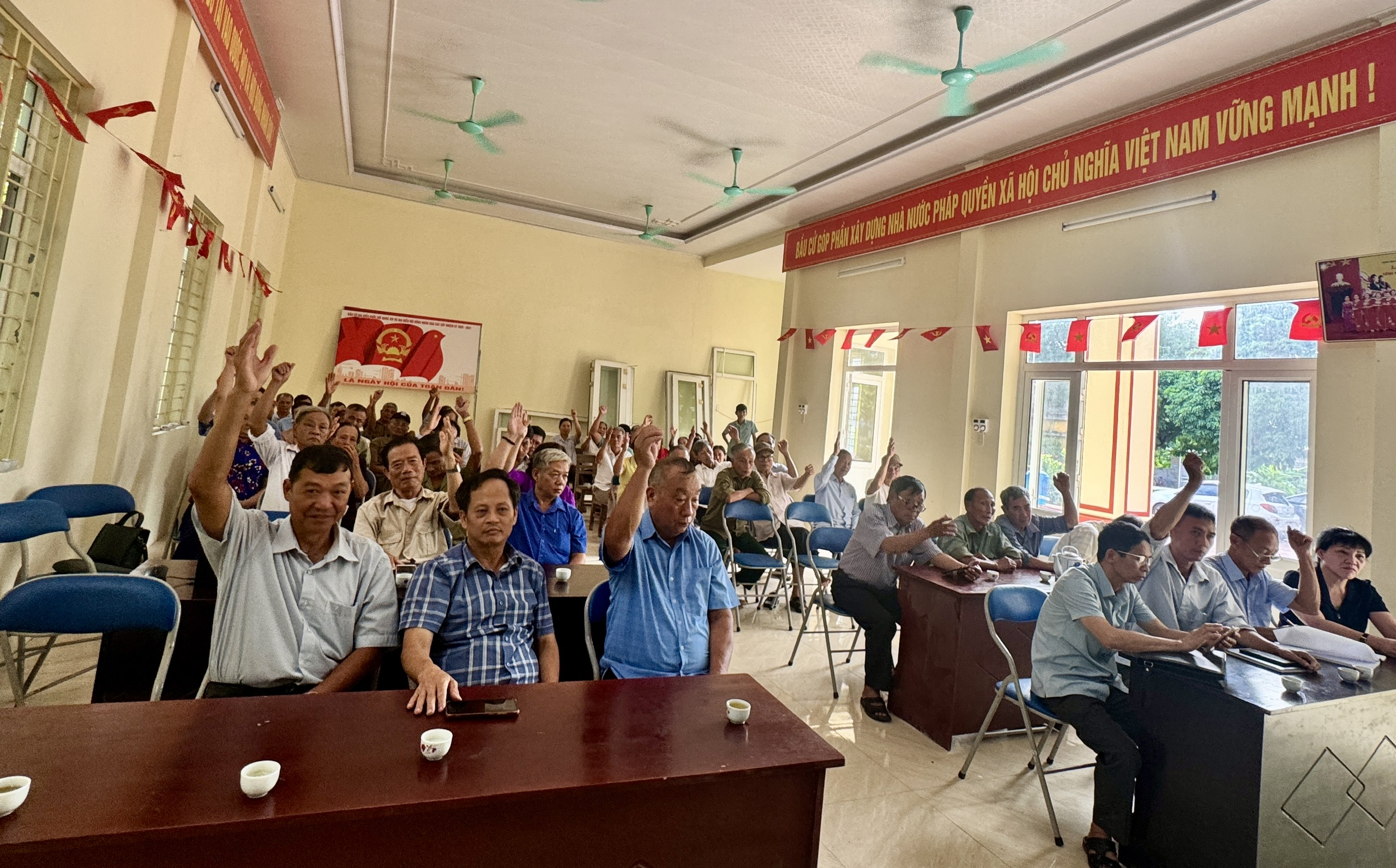 Chi bộ thôn Nguyên Hòa tổ chức kỳ sinh hoạt đầu tiên sau khi thực hiện sắp xếp thôn