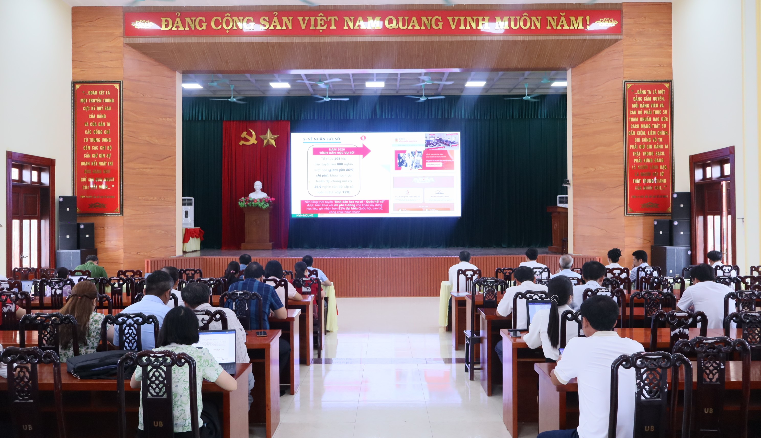 Xã Tống Trân tham dự Hội nghị trực tuyến toàn quốc sơ kết 1 năm 6 tháng triển khai thực hiện Nghị quyết số 57-NQ/TW của Bộ Chính trị