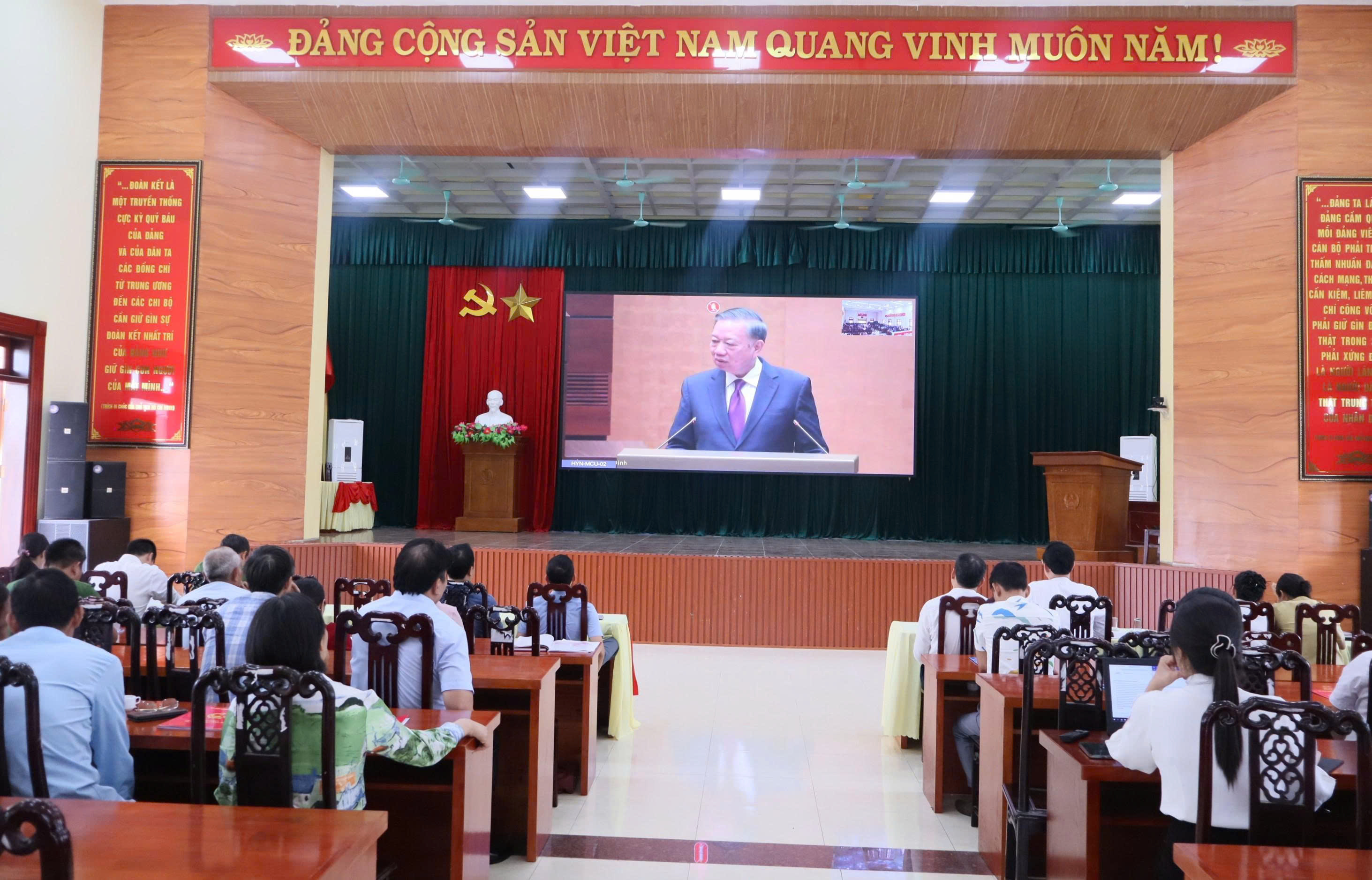 Xã Tống Trân dự Hội nghị toàn quốc sơ kết 01 năm vận hành mô hình tổ chức tổng thể của hệ thống chính trị và mô hình chính quyền 3 cấp