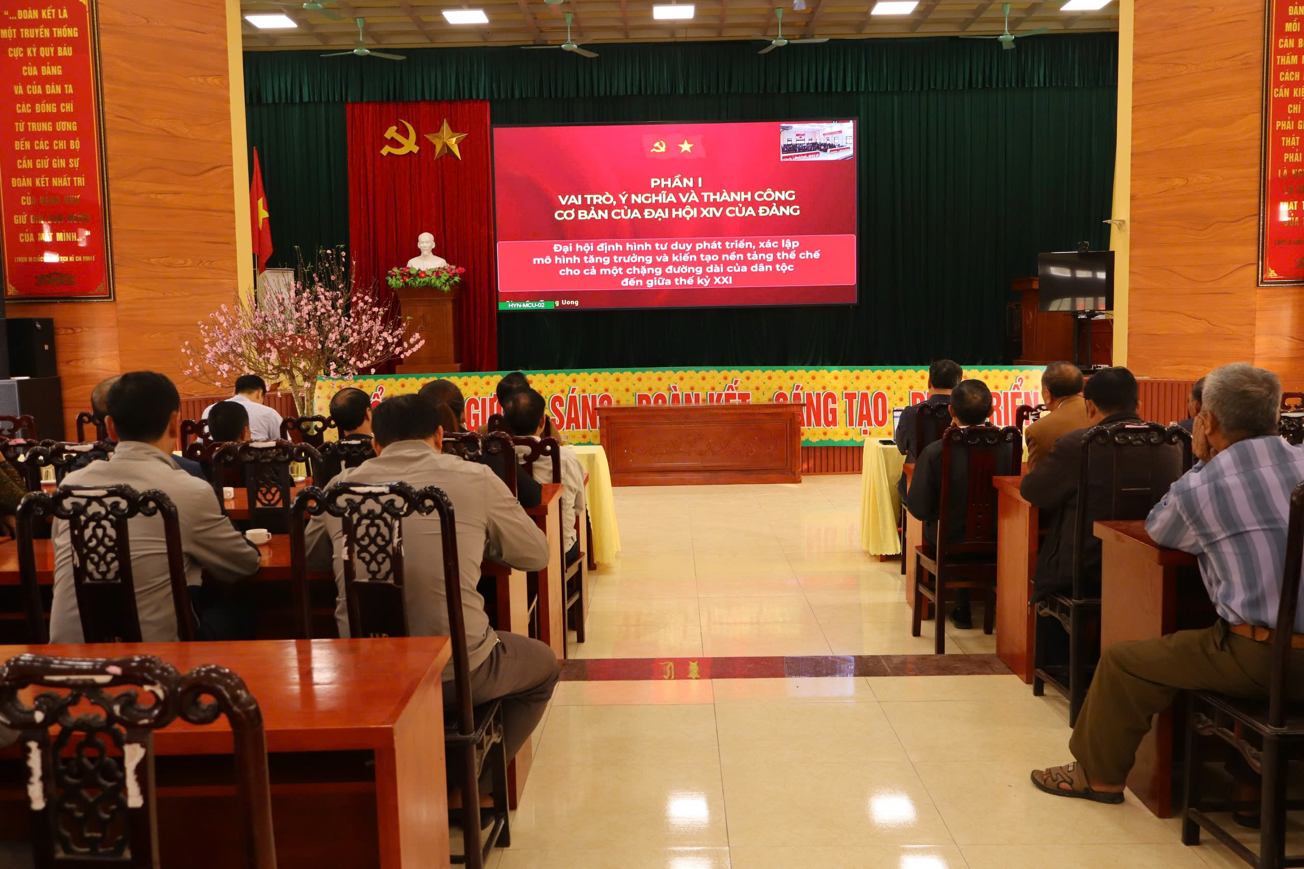 Đảng bộ xã Tống Trân: Tham dự Hội nghị trực tuyến toàn quốc nghiên cứu, học tập, quán triệt và triển khai thực hiện Nghị quyết Đại hội XIV của Đảng.