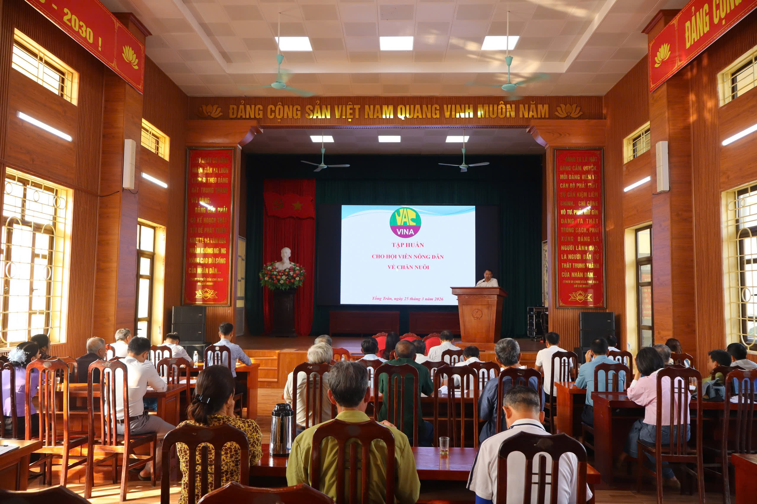 HỘI NÔNG DÂN XÃ TỐNG TRÂN TỔ CHỨC TẬP HUẤN CHĂN NUÔI AN TOÀN SINH HỌC CHO HỘI VIÊN NÔNG DÂN