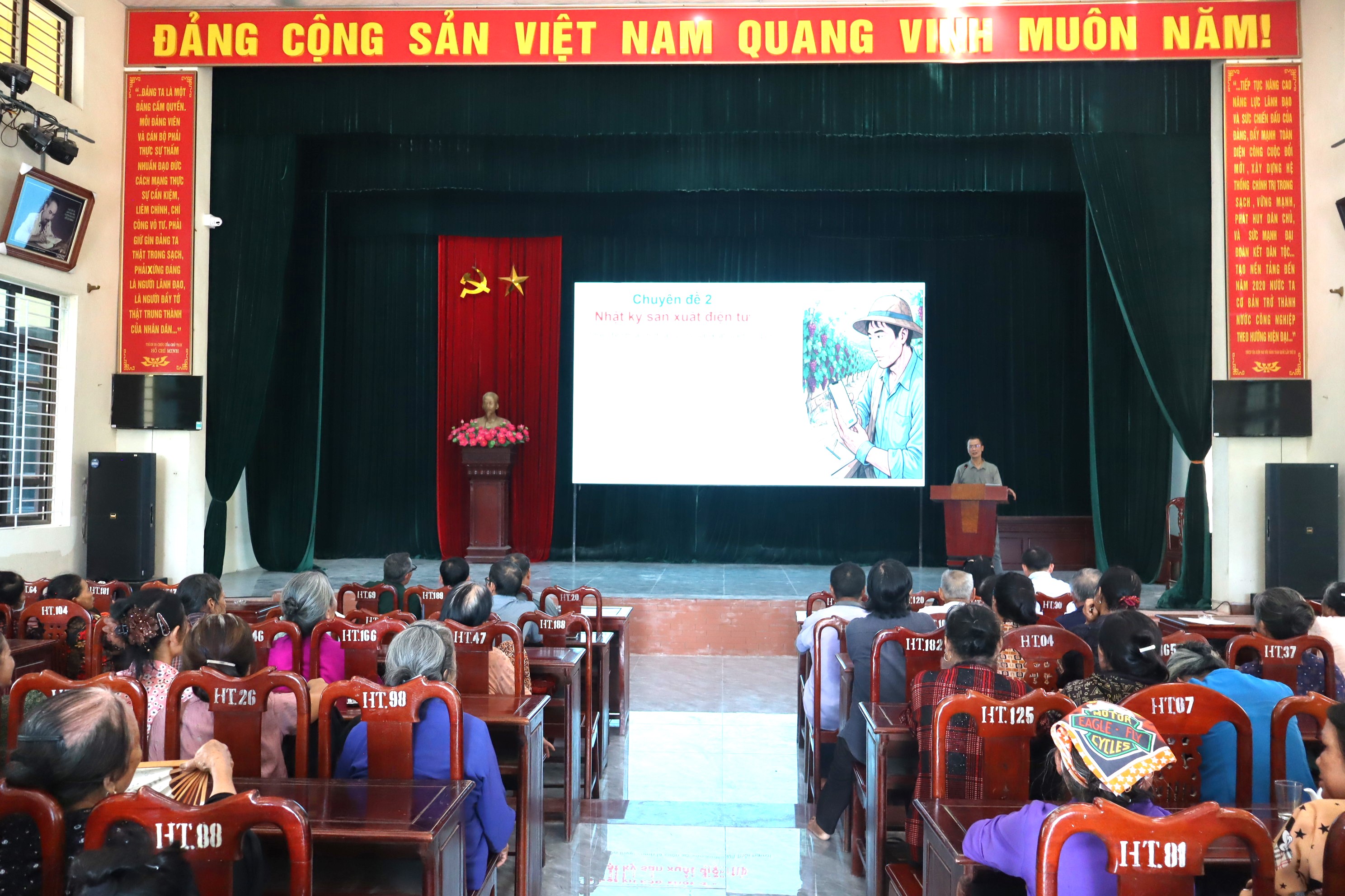 Tống Trân tập huấn chuyển đổi số trong sản xuất và tiêu thụ nông sản
