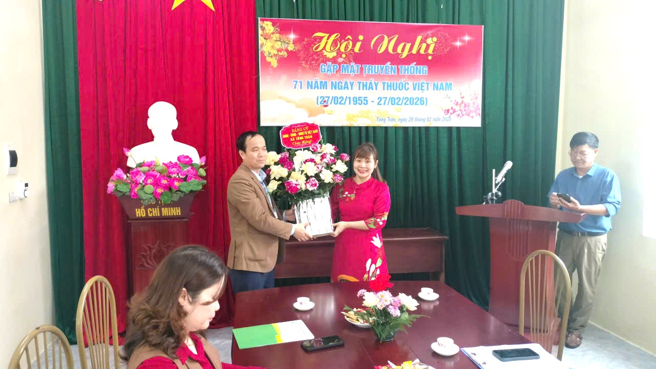 Trạm Y tế xã Tống Trân gặp mặt truyền thống kỷ niệm 71 năm Ngày Thầy thuốc Việt Nam