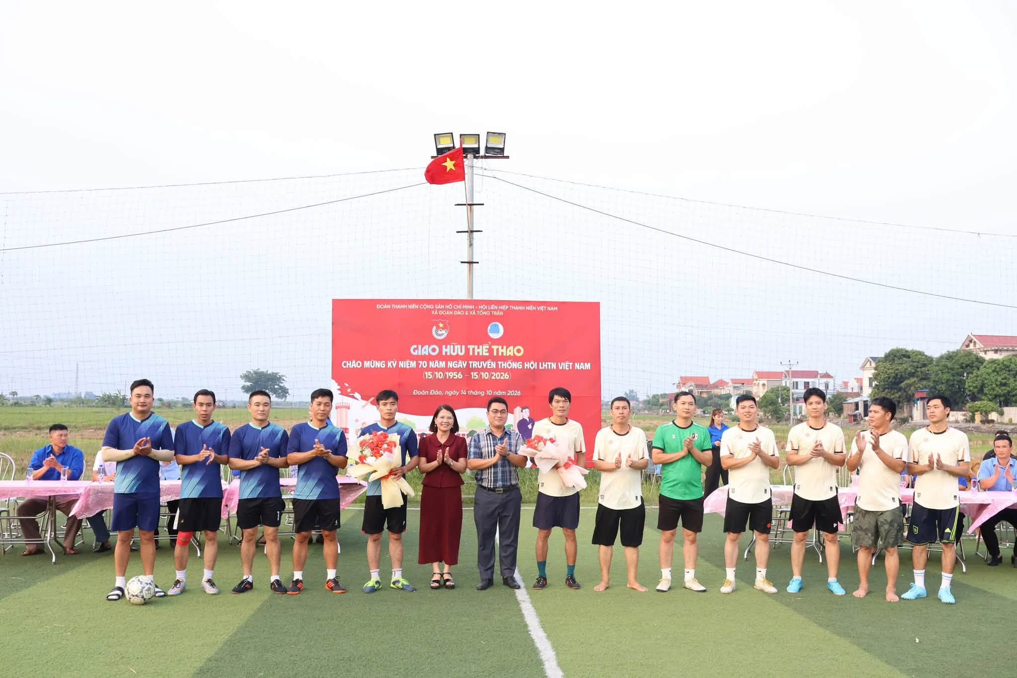 TUỔI TRẺ XÃ TỐNG TRÂN GIAO HỮU BÓNG ĐÁ CHÀO MỪNG 70 NĂM NGÀY TRUYỀN THỐNG HỘI LIÊN HIỆP THANH NIÊN VIỆT NAM