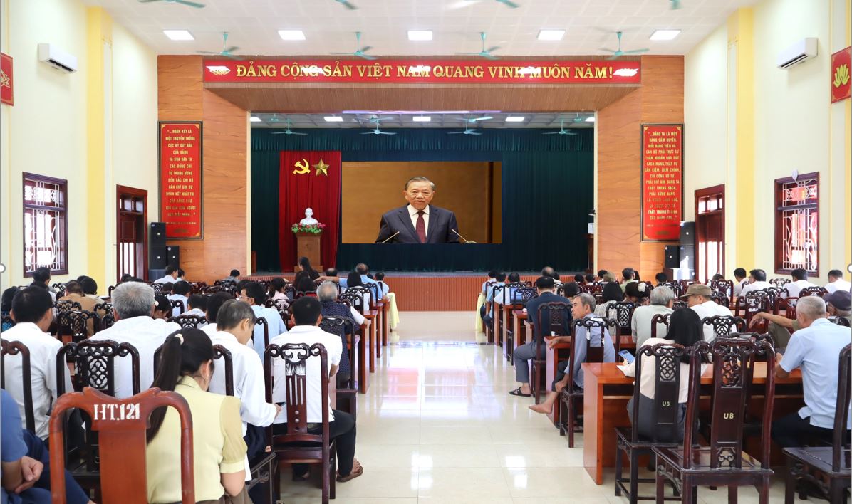 XÃ TỐNG TRÂN THAM DỰ HỘI NGHỊ TOÀN QUỐC NGHIÊN CỨU, HỌC TẬP, QUÁN TRIỆT VÀ TRIỂN KHAI THỰC HIỆN NGHỊ QUYẾT HỘI NGHỊ LẦN THỨ TƯ BAN CHẤP HÀNH TRUNG ƯƠNG ĐẢNG KHÓA XIV